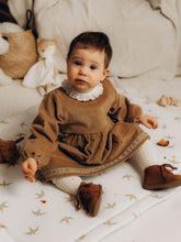 Charger l'image dans la galerie, Chaussettes hautes bébé en coton ajouré pointelle écru style bohème rétro vintage pour Les p'tites Merveilles de Bérénice style bohème rétro vintage pour Les p'tites Merveilles de Bérénice