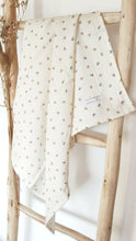 Charger l'image dans la galerie, Lange bébé "Augustin" en double gaze de coton BIO écru petites feuilles écoresponsable fabriqué en France par Les p'tites Merveilles de Bérénice
