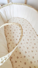 Charger l'image dans la galerie, Drap housse "Bohème Love" en double gaze de coton BIO écru à petites fleurs