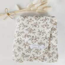 Charger l'image dans la galerie, Drap housse en double gaze de coton BIO "Louison" gris écru pour lit bébé 60 x 120 cm ou 70 x 140 cm écoresponsable fabriqué en France par Les p'tites Merveilles de Bérénice