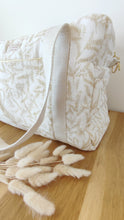 Charger l'image dans la galerie, Sac à langer bébé / maternité / week-end "branchages" en double gaze de coton BIO beige et blanc écoresponsable fabriqué en France par Les p'tites Merveilles de Bérénice