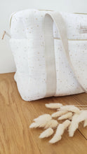 Charger l'image dans la galerie, Sac à langer bébé / maternité / week-end en double gaze de coton Oeko-Tex blanc à pois dorés écoresponsable fabriqué en France par Les p'tites Merveilles de Bérénice