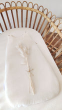 Charger l'image dans la galerie, Gigoteuse couffin bébé naissance 0-3 mois en double gaze de coton Biologique écru Fabriquée en France par Les p'tites Merveilles de Bérénice