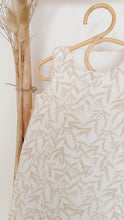 Charger l'image dans la galerie, Gigoteuse 3-12 mois "branchages" en double gaze de coton Oeko-Tex et biologique beige et blanc cassé écoresponsable fabriquée en France par Les p'tites Merveilles de Bérénice