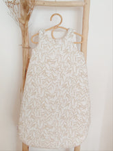 Charger l'image dans la galerie, Gigoteuse 3-12 mois "branchages" en double gaze de coton Oeko-Tex et biologique beige et blanc cassé écoresponsable fabriquée en France par Les p'tites Merveilles de Bérénice