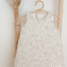 Charger l'image dans la galerie, Gigoteuse 3-12 mois "branchages" en double gaze de coton Oeko-Tex et biologique beige et blanc cassé écoresponsable fabriquée en France par Les p'tites Merveilles de Bérénice