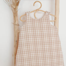 Charger l'image dans la galerie, Gigoteuse 3-12 mois vichy beige et blanc cassé en double gaze de coton Oeko-Tex et biologique écoresponsable fabriquée en France par Les p'tites Merveilles de Bérénice