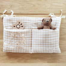 Charger l'image dans la galerie, Range doudou double gaze de coton BIO carreaux vichy beige et blanc par Les p'tites Merveilles de Bérénice