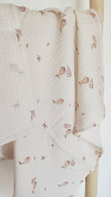 Charger l'image dans la galerie, Lange bébé en double gaze de coton beige "Poires" style vintage fabriqué en France par Les p'tites Merveilles de Bérénice