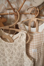 Charger l'image dans la galerie, Gigoteuses été 12-36 mois "Louison" et "carreaux vichy beiges et blancs" "Mon chaton" en double gaze de coton BIO fabriquées en France plastron en gros plan