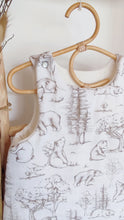 Charger l'image dans la galerie, Gigoteuse 12-36 mois "L'appel de la Forêt" en double gaze de coton BIO blanc cassé et beige et laine française fabriquée en France détails haut