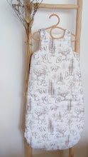 Charger l'image dans la galerie, Gigoteuse 12-36 mois "L'appel de la Forêt" en double gaze de coton BIO blanc cassé et beige fabriquée en France photo entière