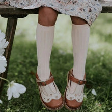 Charger l'image dans la galerie, Chaussettes hautes bébé mixtes en coton grosses côtes couleur écru style bohème rétro vintage pour Les p'tites Merveilles de Bérénice