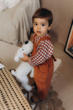 Charger l'image dans la galerie, Ensemble vêtements bébé avec chemise bébé garçon Matisse en double gaze de coton vichy rouge et blanc écoresponsable fabriquée en France par Les p'tites Merveilles de Bérénice taille 24 mois porté par Robin 20 mois