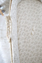 Charger l'image dans la galerie, Drap housse couffin bébé double gaze de coton BIO Louison écru | Made in France