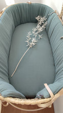 Charger l'image dans la galerie, Tour de couffin vert sauge en double gaze de coton BIO.