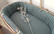 Charger l'image dans la galerie, Tour de couffin vert sauge en double gaze de coton BIO.