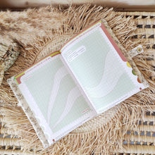 Charger l'image dans la galerie, Protège carnet de santé gaze de coton BIO "Louison" écru fleurs beiges Fait Main en France | Les p'tites Merveilles de Bérénice