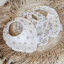 Charger l'image dans la galerie, Bavoir bébé bandana "Églantine" écru double gaze de coton Bio | Made in France