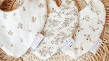 Charger l'image dans la galerie, Bavoir bébé bandana "Bohème Love" double gaze de coton Bio | Made in France