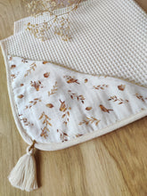 Charger l'image dans la galerie, Cape de bain "Oiseaux" coton nid d'abeille BIO écru | Fait Main en France - Les p'tites Merveilles de Bérénice