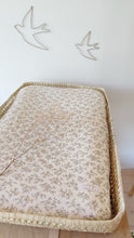 Charger l'image dans la galerie, Panier à langer palme / osier double gaze de coton Bio "Louison" écru à fleurs | Made in France | Made in France - Les p'tites Merveilles de Bérénice