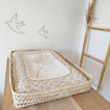 Charger l'image dans la galerie, Housse matelas à langer double gaze de coton Bio Louison écru à fleurs | Made in France - Les p'tites Merveilles de Bérénice