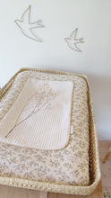 Charger l'image dans la galerie, Housse matelas à langer double gaze de coton Bio Louison écru à fleurs | Made in France - Les p'tites Merveilles de Bérénice