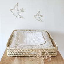 Charger l'image dans la galerie, Housse matelas à langer double gaze de coton Bio Louison écru à fleurs | Made in France - Les p'tites Merveilles de Bérénice