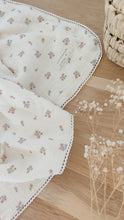 Charger l'image dans la galerie, Couverture bébé double gaze de coton BIO "Bohème Love" fleurs et dentelle | Fait Main | Made in France - Les p'tites Merveilles de Bérénice