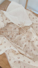 Charger l'image dans la galerie, Couverture bébé double gaze de coton BIO "Bohème Love" fleurs et dentelle | Fait Main | Made in France - Les p'tites Merveilles de Bérénice