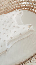 Charger l'image dans la galerie, Gigoteuse / turbulette naissance 0-3 mois "Hirondelles" beige écru coton BIO | Fait Main | Made in France - Les p'tites Merveilles de Bérénice