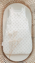 Charger l'image dans la galerie, Gigoteuse / turbulette naissance 0-3 mois "Hirondelles" beige écru coton BIO | Fait Main | Made in France - Les p'tites Merveilles de Bérénice