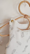 Charger l'image dans la galerie, Gigoteuse 0-3 mois "Ecureuils" gaze de coton BIO écru | Made in France | Fait Main - Les p'tites Merveilles de Bérénice