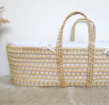 Charger l'image dans la galerie, Couffin bébé habillage gaze de coton blanc pois dorés | Made in France