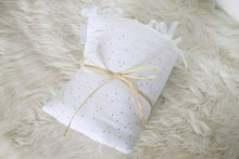 Charger l'image dans la galerie, Habillage couffin bébé double gaze de coton blanc pois dorés | Made in France
