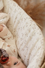Charger l'image dans la galerie, Couffin bébé + habillage en double gaze de coton BIO "Eglantine" écru Fait Main en France | Les p'tites Merveilles de Bérénice