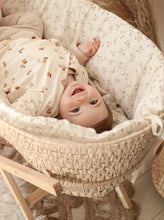 Charger l'image dans la galerie, Couffin bébé + habillage en double gaze de coton BIO "Eglantine" écru Fait Main en France | Les p'tites Merveilles de Bérénice