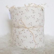 Charger l'image dans la galerie, Habillage / tour de couffin en double gaze de coton BIO "Eglantine" écru Fait Main en France | Les p'tites Merveilles de Bérénice