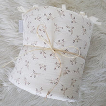 Charger l'image dans la galerie, Habillage / tour de couffin en double gaze de coton BIO "Eglantine" écru Fait Main en France | Les p'tites Merveilles de Bérénice