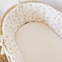 Charger l'image dans la galerie, Couffin bébé habillage gaze de coton BIO "Bohème Love" écru à fleurs Fait Main en France | Les p'tites Merveilles de Bérénice