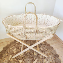 Charger l'image dans la galerie, Couffin bébé + support + habillage double gaze de coton BIO "Bohème Love" écru à fleurs Fait Main en France sur son support| Les p'tites Merveilles de Bérénice