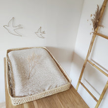 Charger l'image dans la galerie, Housse matelas à langer gaze de coton BIO "Feuilles" blanc et beige Fait Main en France | Les p'tites Merveilles de Bérénice