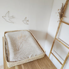 Charger l'image dans la galerie, Housse matelas à langer gaze de coton BIO "Feuilles" blanc et beige Fait Main en France | Les p'tites Merveilles de Bérénice