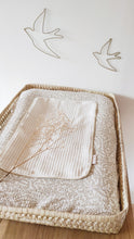 Charger l'image dans la galerie, Housse matelas à langer gaze de coton BIO "Feuilles" blanc et beige Fait Main en France | Les p'tites Merveilles de Bérénice