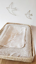 Charger l'image dans la galerie, Housse matelas à langer gaze de coton BIO "Feuilles" blanc et beige Fait Main en France | Les p'tites Merveilles de Bérénice