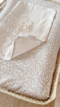 Charger l'image dans la galerie, Housse matelas à langer gaze de coton BIO "Feuilles" blanc et beige Fait Main en France | Les p'tites Merveilles de Bérénice