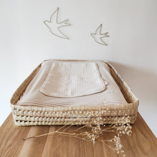 Charger l'image dans la galerie, Housse matelas à langer bébé "Rayures" beige et blanc | Made in France