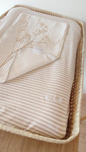 Charger l'image dans la galerie, Housse matelas à langer bébé "Rayures" beige et blanc | Made in France