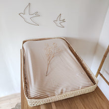 Charger l'image dans la galerie, Housse matelas à langer bébé "Rayures" beige et blanc | Made in France